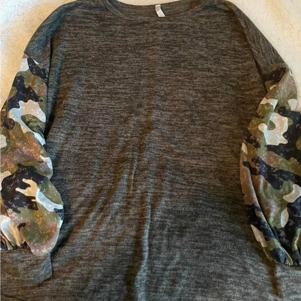 Camo Sleeve Gray Top